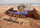 Sudarsan Pattnaik Pays Tribute to Dharmendra with 5-Foot Sand Sculpture at Puri Beach