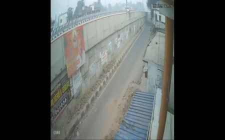 Speeding Bolero Overturns After Slamming Into Mini-Truck on Gorakhpur–Varanasi Highway; Dramatic Crash Caught on CCTV