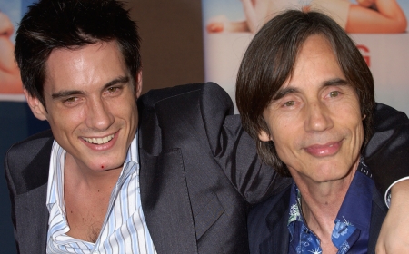 Ethan Browne, Son of Music Legend Jackson Browne, Passes Away at 52; Online Confusion About “Hackers” Actor Clarified