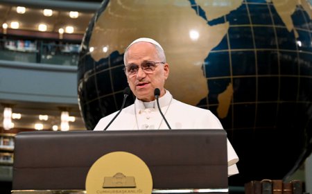 Pope Leo Warns Global Conflicts Threaten Humanity on First Foreign Trip