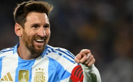 Lionel Messi Mania Grips India: GOAT’s Historic Tour Kicks Off with Statue Reveal, Fan Frenzy & Star Power