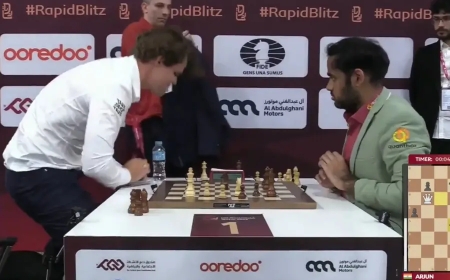 Magnus Carlsen Slams Table After Loss to Arjun Erigaisi | Chess World Blitz Reaction