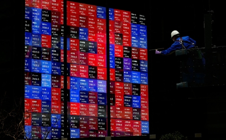 Asian Stocks Fall as US-Iran War Threats Shake Global Markets