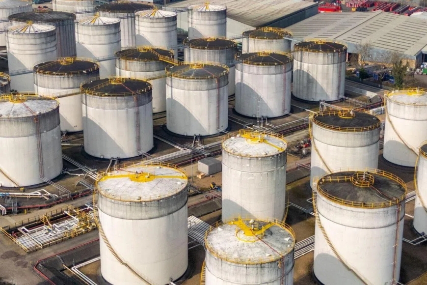 Oil Prices Rise Above $100 Again Amid Conflicting Signals on US-Iran Talks