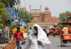 Delhi Bakes in Early Summer Heat: Temperatures Rise as Hazy Sunshine Dominates April 1