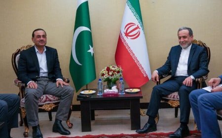 Pakistani Delegation Reaches Tehran in Last-Ditch Effort to Sustain Iran Peace Talks