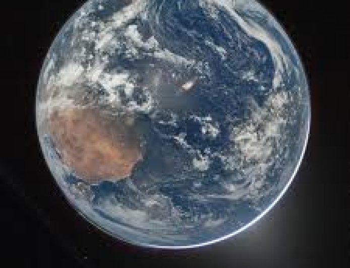 The 40 Minutes When the Artemis Crew Loses Contact with Earth