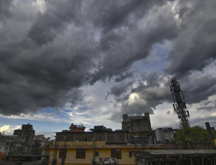 Mild breeze brings temporary relief as Delhi braces for rising summer heat
