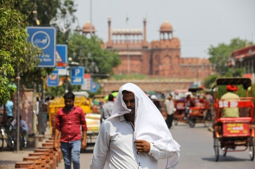 Delhi Bakes in Early Summer Heat: Temperatures Rise as Hazy Sunshine Dominates April 1
