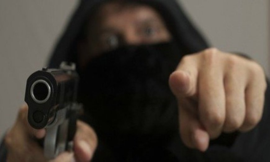 21-Year-Old Holds Father at Gunpoint in Delhi, Arrested After ₹10 Lakh Robbery