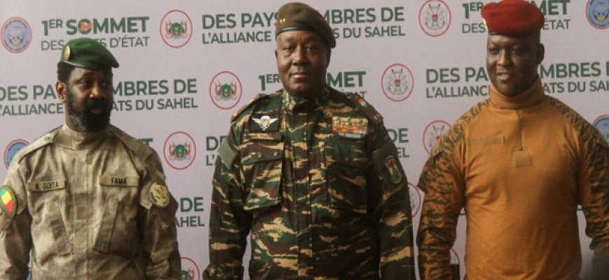 Mali in Chaos: Jihadist Offensive Kills Defence Chief as Global Powers React