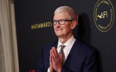 Apple Deepens India Expansion as Tim Cook Highlights Strong Market Growth Potential