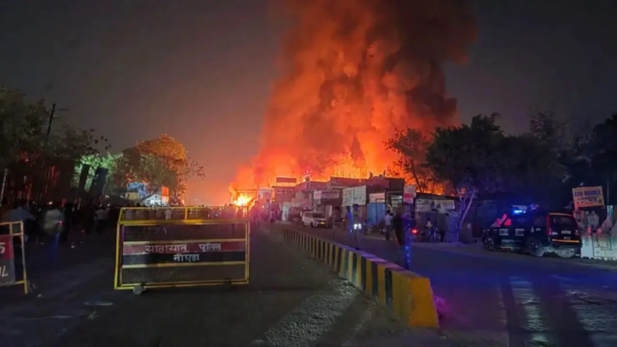 Fire Erupts in Delhi Furniture Hub, Thick Smoke and Chaos Grip Shastri Market