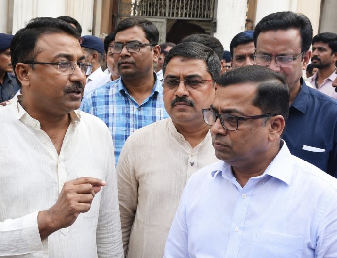 TMC Faces Possible Split as Rebel Leaders Claim Support of 59 MLAs