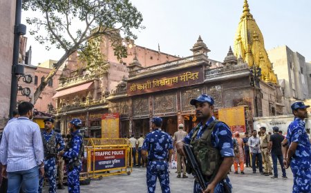 Three Injured After Accidental Gunshot Fired by PAC Constable at Kashi Vishwanath Temple