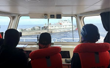 Chinese Coast Guard Fires Water Cannon at Philippine Vessel Carrying CNN Crew Near Disputed Shoal