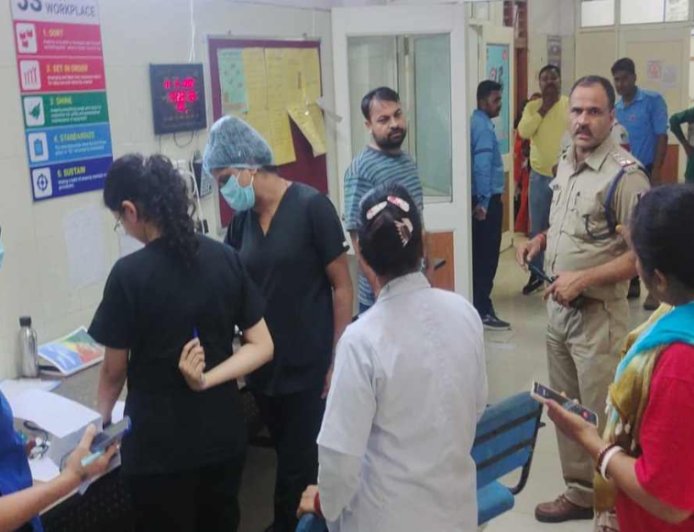 Trainee Nurses Assaulted at Shahjahanpur Medical College; Kidnapping Bid Alleged, FIR Against Father, Son and 20 Others