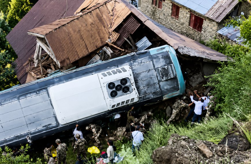 39 Injured After Bus Carrying Amarnath Yatris Skids Off Road in J&K's Ganderbal, Major Tragedy Averted