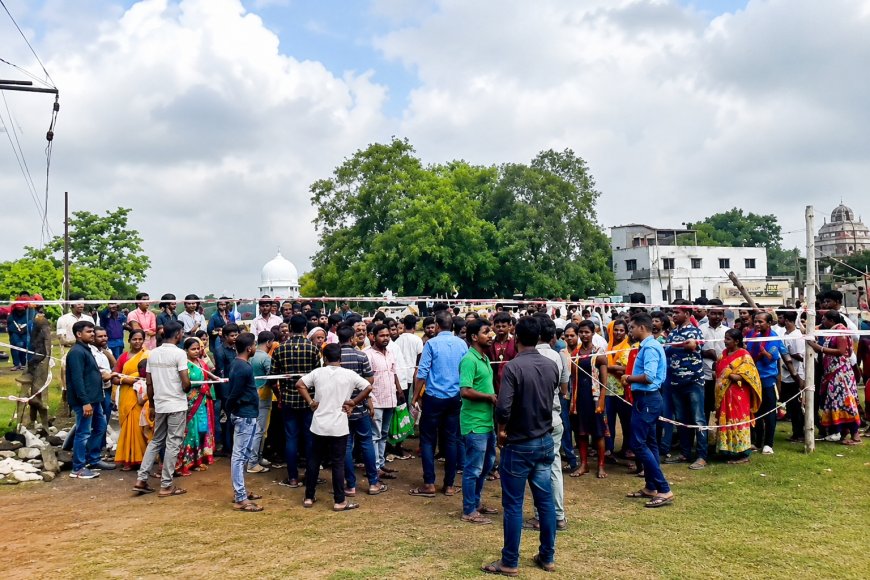 Andal Land Subsidence Triggers Panic: Families Demand Rehabilitation and Compensation as Fear Persists 24 Hours Later