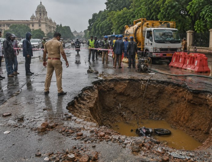 UP: Road Caves In Outside Lucknow University, Youth Falls Into 10-Foot-Deep Pit With Bike