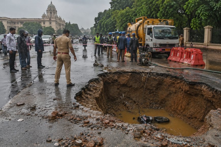 UP: Road Caves In Outside Lucknow University, Youth Falls Into 10-Foot-Deep Pit With Bike
