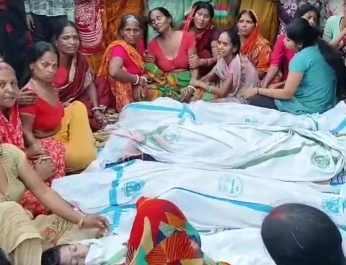 Boat Accident Claims Lives of 13 Children from the Same Family; Mothers' Cries Shake the Area as Grieving Relatives Break Down Before DM
